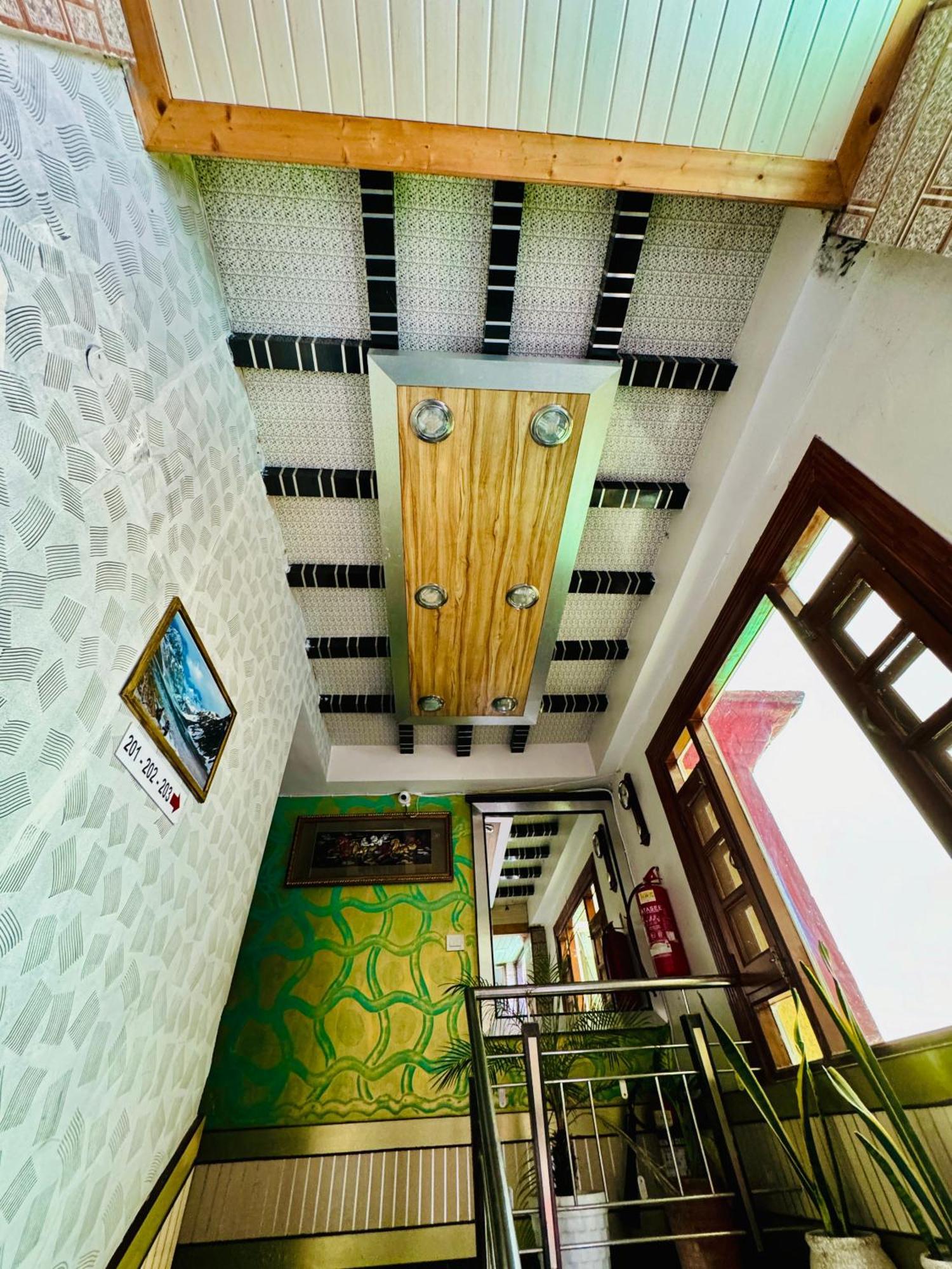 Hotel Apple Regency Shimla Ngoại thất bức ảnh